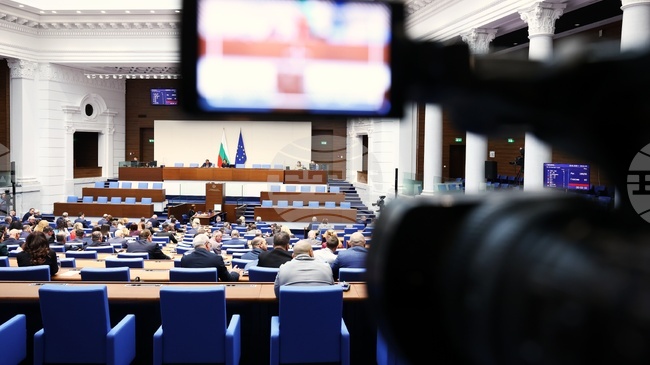 Парламентът ще изслуша днес служебния премиер Андрей Гюров и служебния вицепремиер Мария Недина във връзка с предстоящия Европейски съвет 