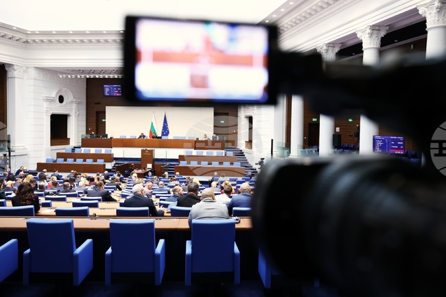 Парламентът ще изслуша днес служебния премиер Андрей Гюров и служебния вицепремиер Мария Недина във връзка с предстоящия Европейски съвет 