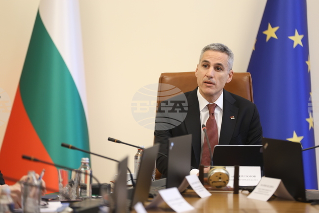 Някои хора много се страхуват от честни избори, затова атаките за легитимността ми са целенасочени, каза служебният премиер Андрей Гюров 