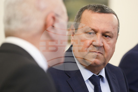 Министерски съвет - заседание - Хасан Адемов