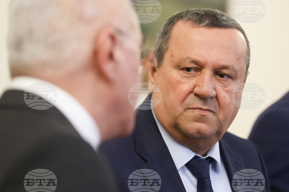 Министерски съвет - заседание - Хасан Адемов