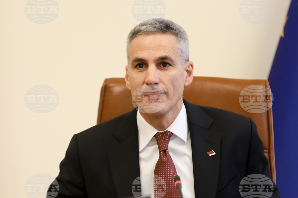 Служебният премиер честити Възкресение Христово на католическата и арменската общности и Цветница на православните християни 