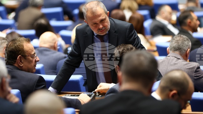 Депутатите обсъждат на второ четене промените в т.нар. удължителен закон за бюджета