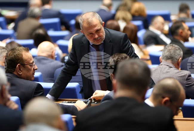 Депутатите обсъждат на второ четене промените в т.нар. удължителен закон за бюджета