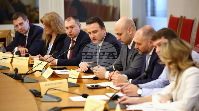 Парламентарната Комисия по енергетика поиска изслушване на служебния премиер във връзка с позицията на МС на предстоящото заседание на Европейския съвет