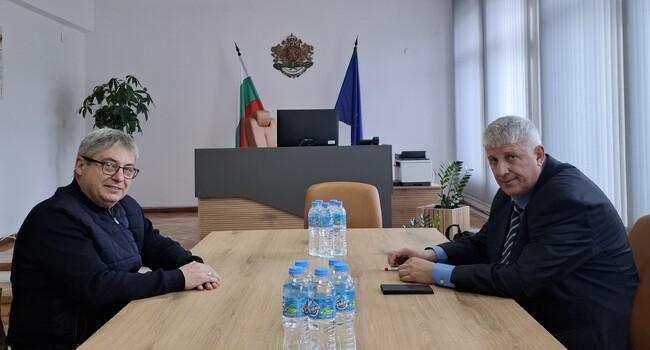 Областният управител Марин Маринов проведе работна среща с директора на Регионална дирекция „Пожарна безопасност и защита на населението“ 