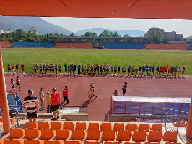 176 състезатели ще премерят сили в лекоатлетическите състезания от общинския кръг на ученическите игри 2025/2026 година