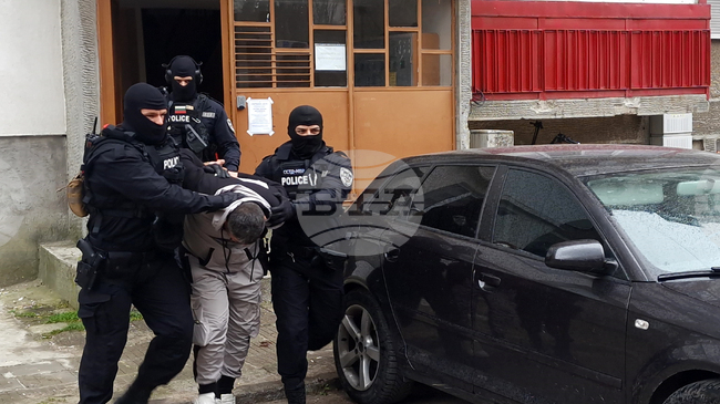 Четирима са задържани за изборна търговия в Хасково при специализирана операция на полицията