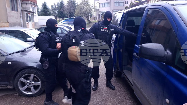 Трима души са задържани по подозрение за купуване на гласове в област Хасково, съобщиха от полицията