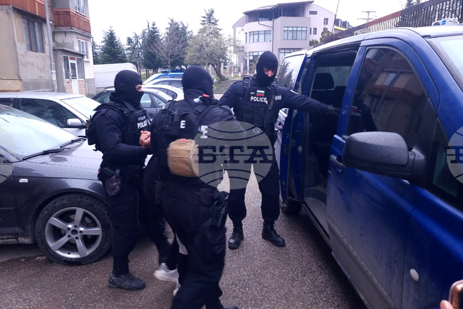 Трима души са задържани по подозрение за купуване на гласове в област Хасково, съобщиха от полицията