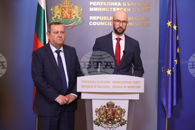 Министерски съвет - Георги Клисурски - Хасан Адемов - брифинг