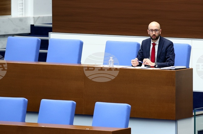 Парламентът прие окончателно второто удължаване на бюджета 