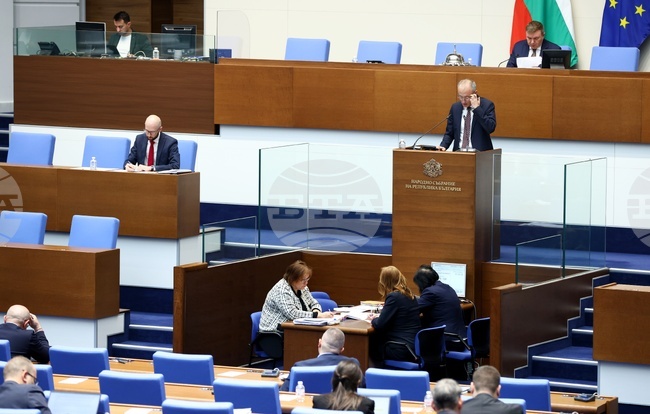 Министър Клисурски призова парламентът да приеме удължаването на бюджета във вид, който да запазва финансовата стабилност на страната