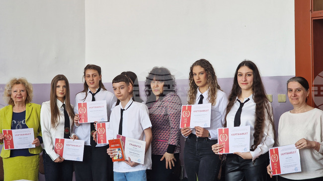 Ученици от разградската Езикова гимназия са с призови отличия в национален конкурс, посветен на Васил Левски