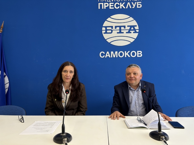 Пресконференция на общинския съветник от ПП-ДБ Васил Зашкев и Мая Малканова, председател на местната структура на Движение "Да, България" в Самоков