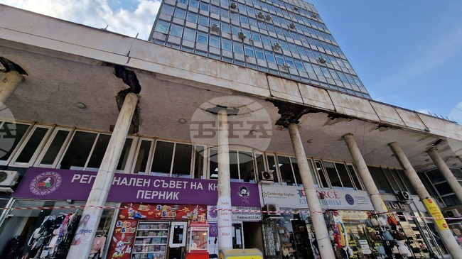 Ще бъдат предприети незабавни мерки за обезопасяване на Синдикалния дом в Перник, съобщи областният управител