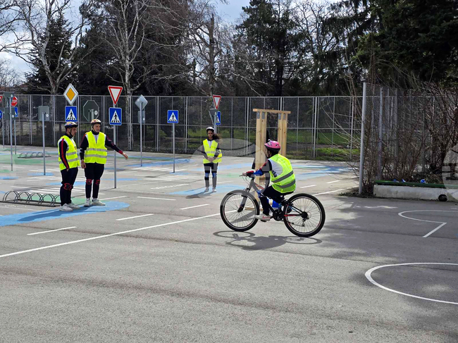Ученици от община Добричка се включиха в състезание по безопасност на движението в село Паскалево