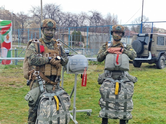  С показ на способности и беседа Съвместното командване на специалните операции отбеляза 83 години от сформирането на Парашутната дружина