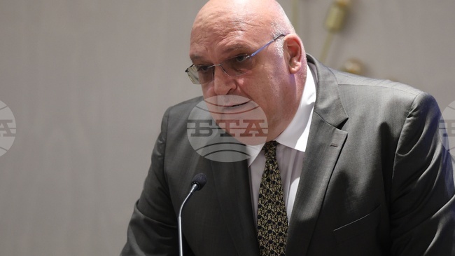 Разговорът за здравеопазване е фрагментиран, а изисква последователност и политическа отговорност, каза д-р Николай Брънзалов