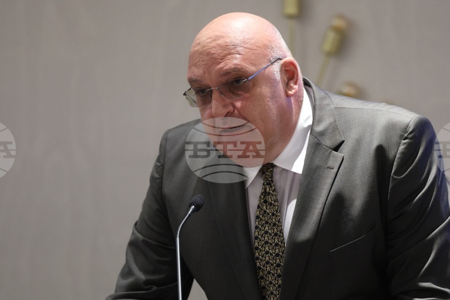 Разговорът за здравеопазване е фрагментиран, а изисква последователност и политическа отговорност, каза д-р Николай Брънзалов