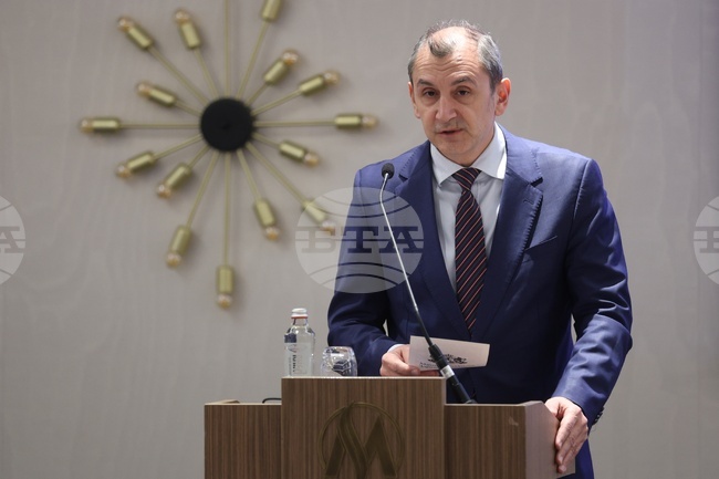 Предизвикателствата в системата са кадровата обезпеченост, достъп до качествена помощ и профилактика, каза служебният здравен министър Михаил Околийски 