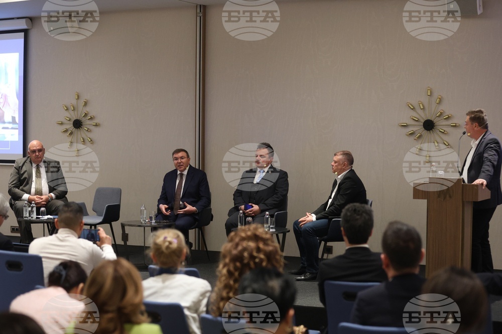 Лекари и политици обсъдиха проблеми в здравеопазването на форум в София