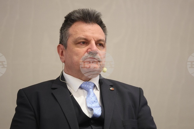 Медицинската информация непрекъснато се обновява и това изисква нови решения, каза д-р Александър Симидчиев от ПП - ДБ