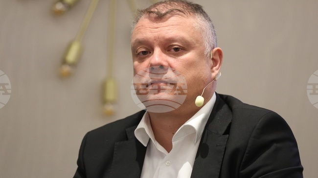 Трябва да излезем от търговския модел на правене на медицина в държавните и общинските болници, каза депутатът от „БСП-Обединена левица" Илиян Йончев