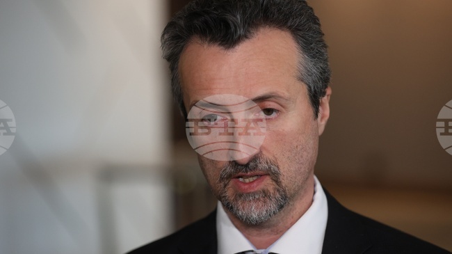 Health Insurance Fund Governor Says Fund Coverage Depends on Political Decisions