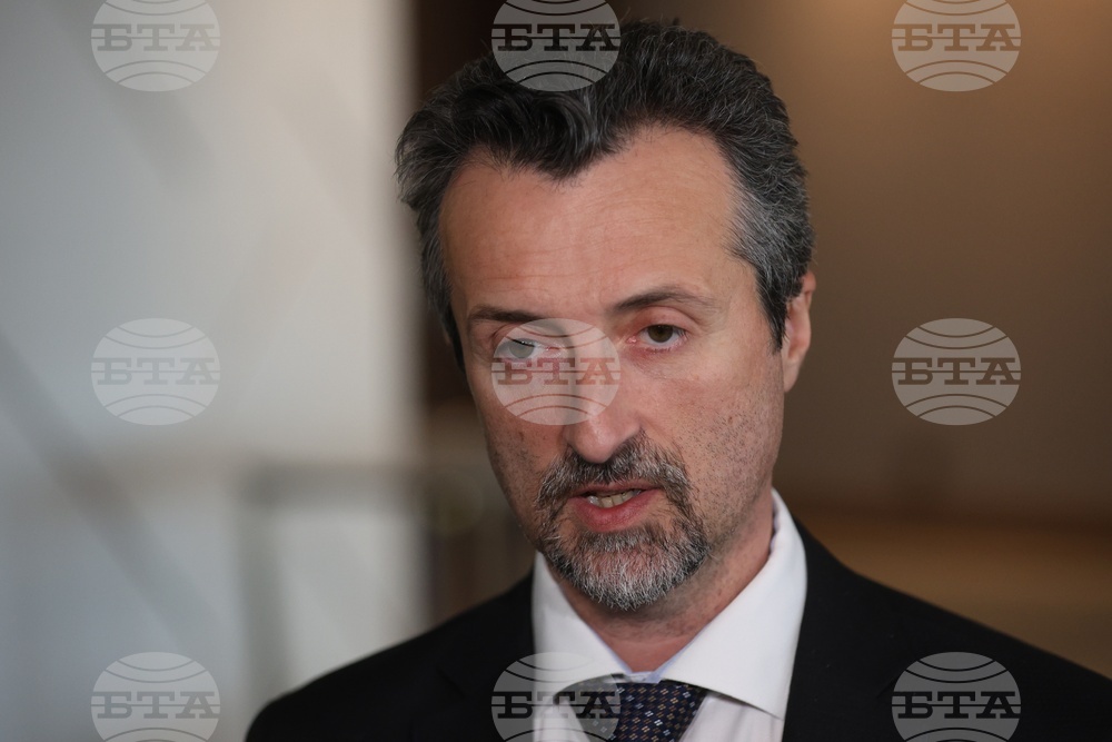 Health Insurance Fund Governor Says Fund Coverage Depends on Political Decisions