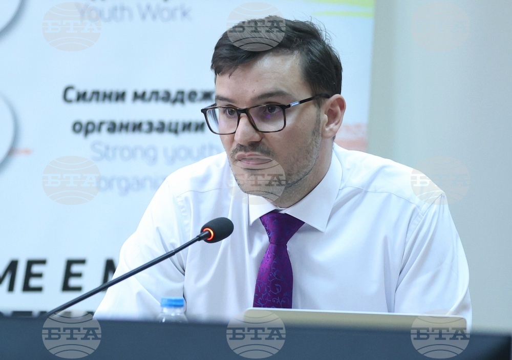 Национален младежки форум - „Младите хора и визията на политическите партии“ - кръгла маса