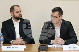 Национален младежки форум - „Младите хора и визията на политическите партии“ - кръгла маса