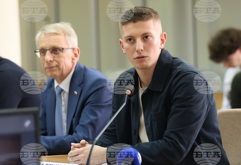 Национален младежки форум - „Младите хора и визията на политическите партии“ - кръгла маса