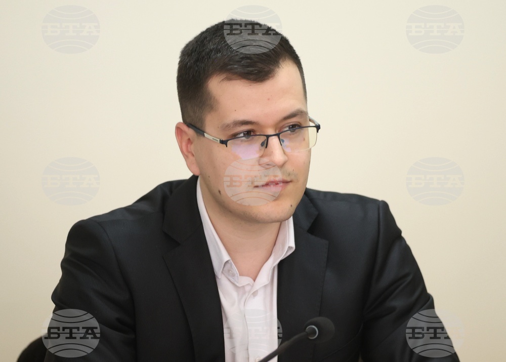 Национален младежки форум - „Младите хора и визията на политическите партии“ - кръгла маса