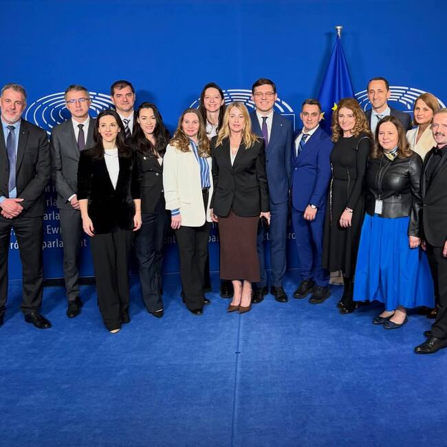 Аджерпрес: Европейският парламент отбеляза 50 години от седемте десетки на румънската гимнастичка Надя Команечи на Олимпийските игри в Монреал