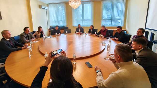 Предвиждаме създаването на жилищен фонд от 1 милиард евро, заяви лидерът на БСП Крум Зарков на среща със синдикатите 