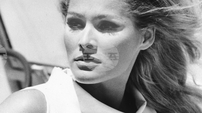 Повечето филми, които направих, не бяха достатъчно дълбоки, за да покажа себе си, казва актрисата Урсула Андрес, която навършва 90 години