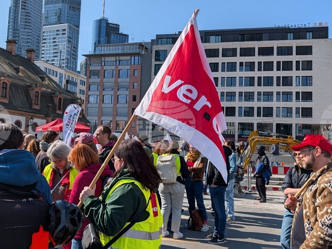 Стачка във Франкфурт доведе до отмяна на занятия и административни затруднения в университетите