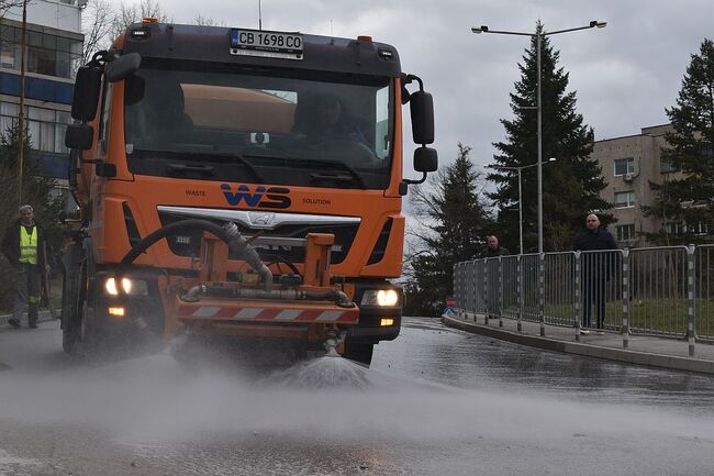 С основно измиване на улиците в Разград започва кампанията по пролетното хигиенизиране в общината 