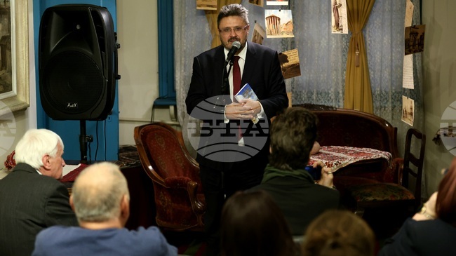 Къщата на Славейкови е емблематично място, където 26-те автори от новата книга на Георги Николов се завръщат у дома, каза Кирил Вълчев