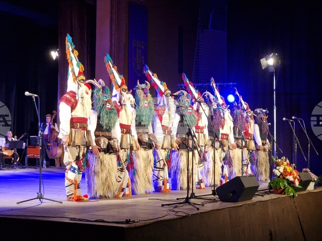 Велико Търново - юбилеен спектакъл „Кръговрат“ на Държавен фолклорен ансамбъл „Филип Кутев“