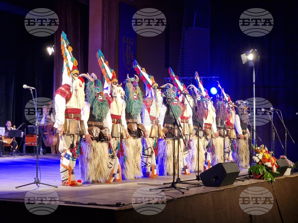 Велико Търново - юбилеен спектакъл „Кръговрат“ на Държавен фолклорен ансамбъл „Филип Кутев“