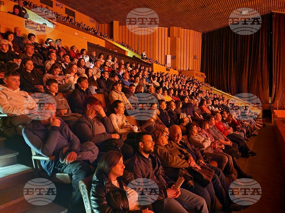 Велико Търново - юбилеен спектакъл „Кръговрат“ на Държавен фолклорен ансамбъл „Филип Кутев“