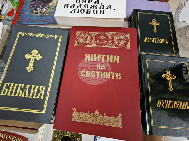 От Българската православна църковна община „Свети Теодосий Търновски“ в Кьолн-Бон представиха информация за вероучението, което организират