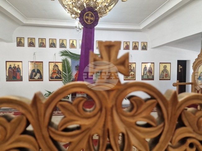  Гърция - литургия - Храм "Св. Преподобни Йоан Рилски Чудотворец" в Атина