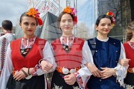 Ловеч - Цветница - ритуал „По вода“