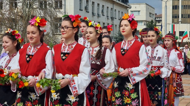 С ритуала „По вода“, концерти и демонстрации ще премине Цветница в Ловеч