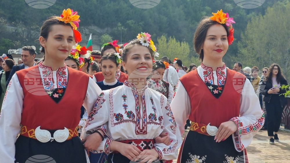 Ловеч - Цветница - ритуал „По вода“