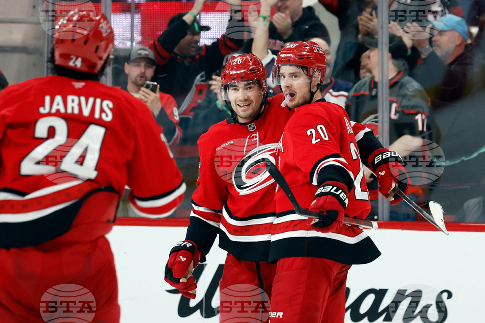 Penguins Hurricanes Hockey