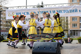 Бургас - ж.к. "Меден Рудник" - празничен фолклорен концерт